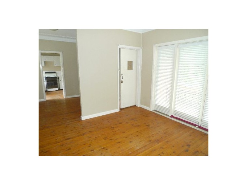 16 Alkoomie Ave, Forestville NSW 2087