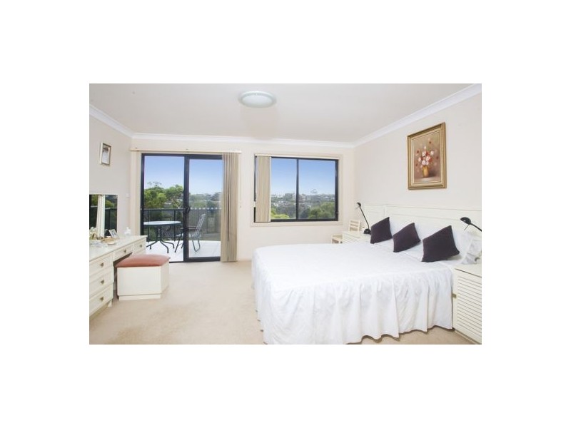 136 Killarney Drive, Killarney Heights NSW 2087
