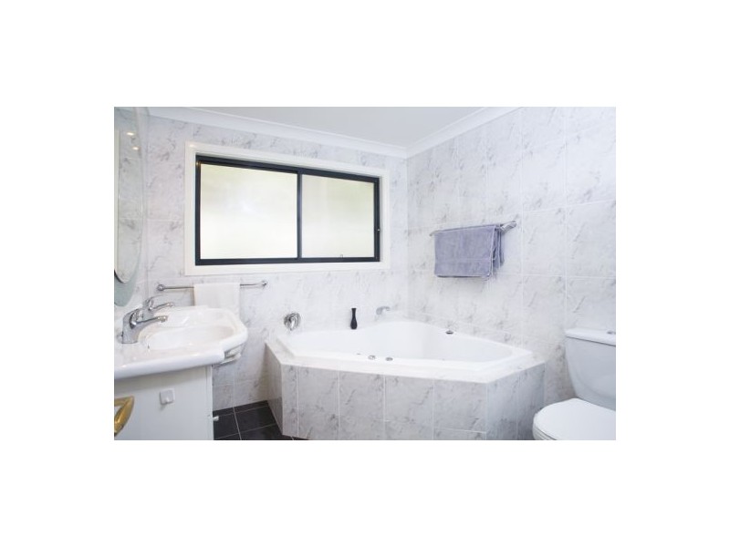 136 Killarney Drive, Killarney Heights NSW 2087