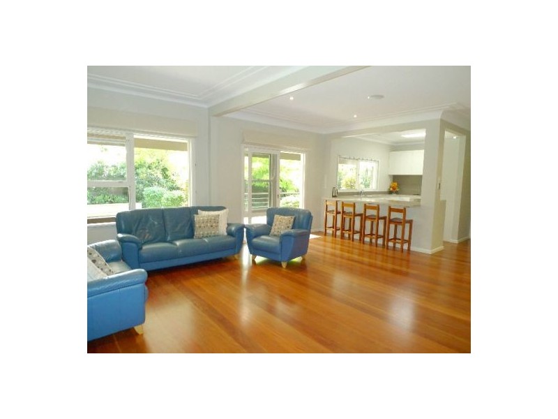 8 Rhonda Ave, Frenchs Forest NSW 2086