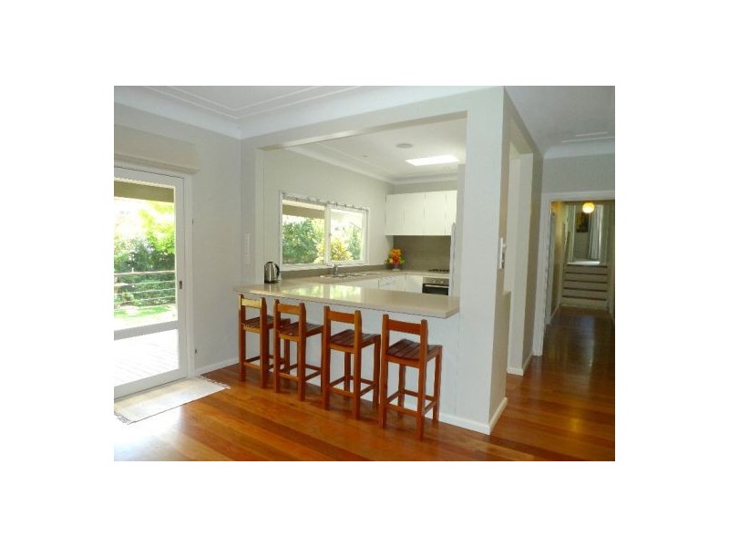 8 Rhonda Ave, Frenchs Forest NSW 2086