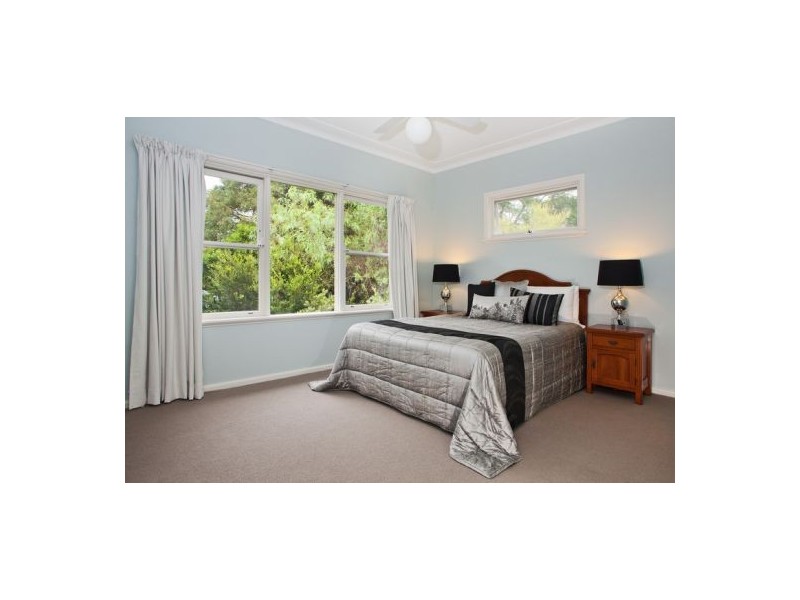 8 Rhonda Ave, Frenchs Forest NSW 2086