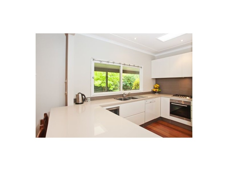 8 Rhonda Ave, Forestville NSW 2087