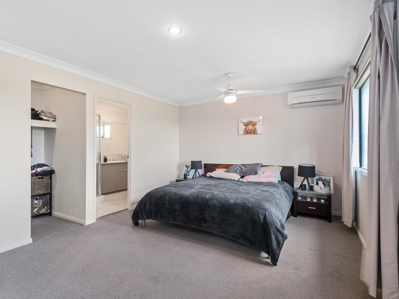 18 Inman Court, Pacific Pines QLD 4211