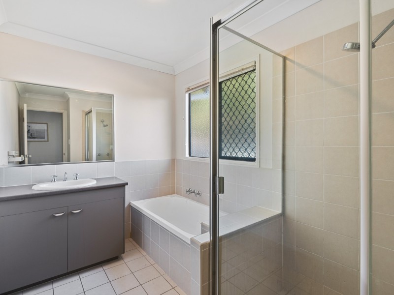 18 Inman Court, Pacific Pines QLD 4211