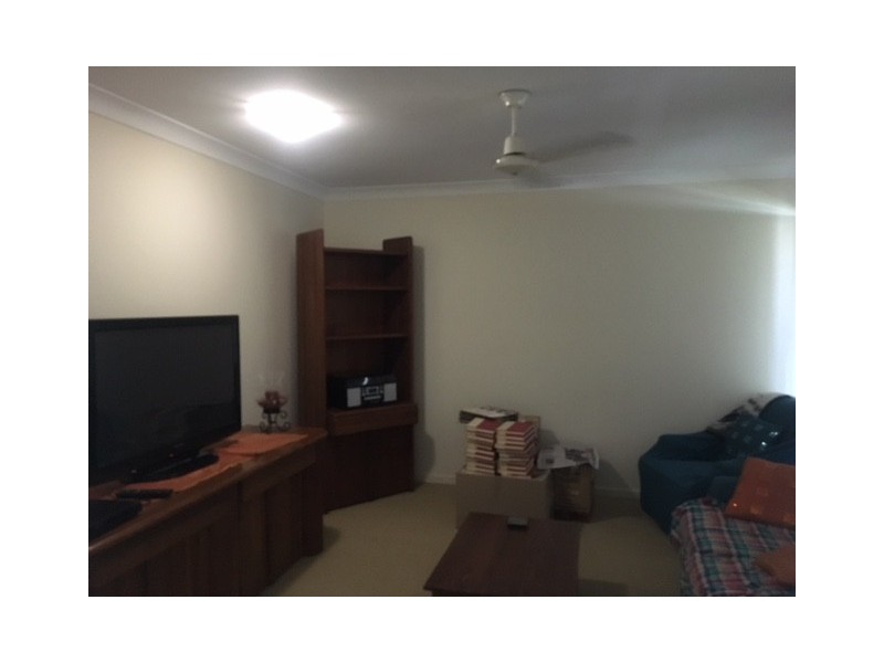 8 Adam Street, Beachmere QLD 4510
