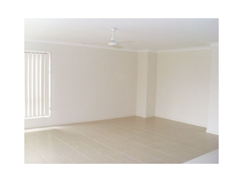 10 Fourth Avenue, Marsden QLD 4132