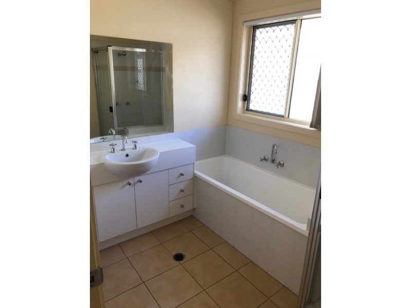 32 Pepper Tree Drive, Holmview QLD 4207