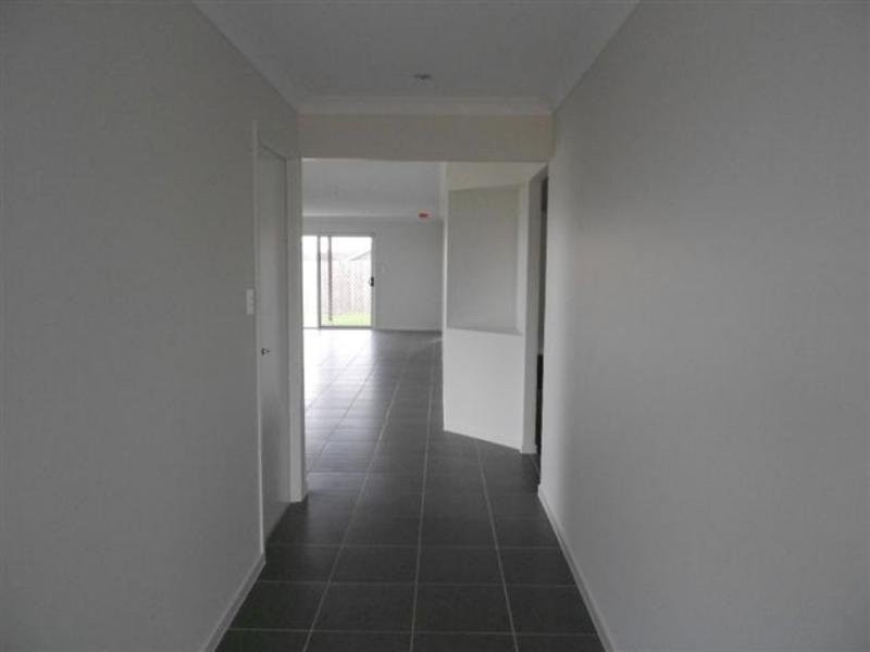 8 McGuigan Court, Goodna QLD 4300