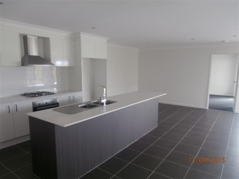 8 Bulgari Crescent, Hope Island QLD 4212