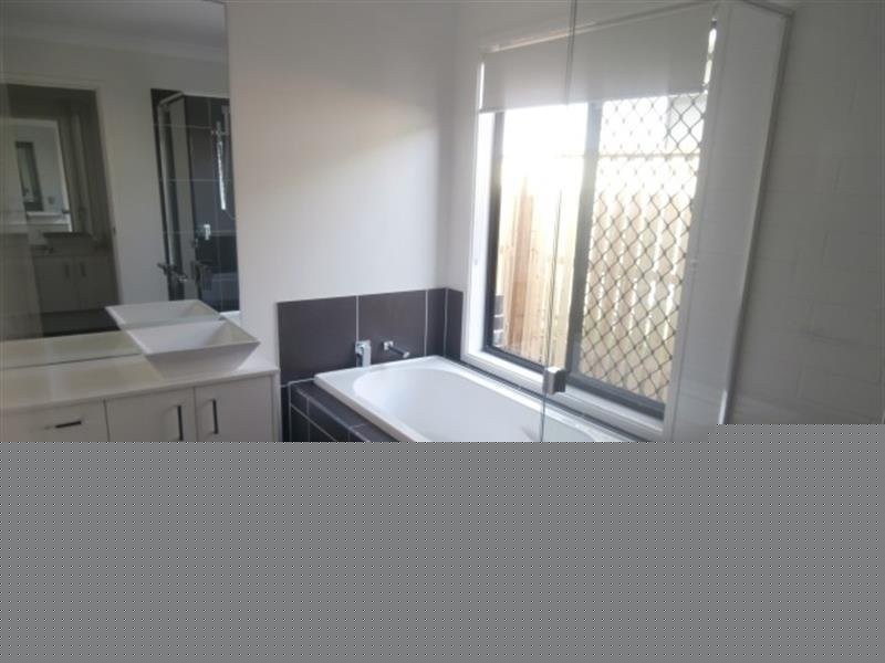 8 Bulgari Crescent, Hope Island QLD 4212