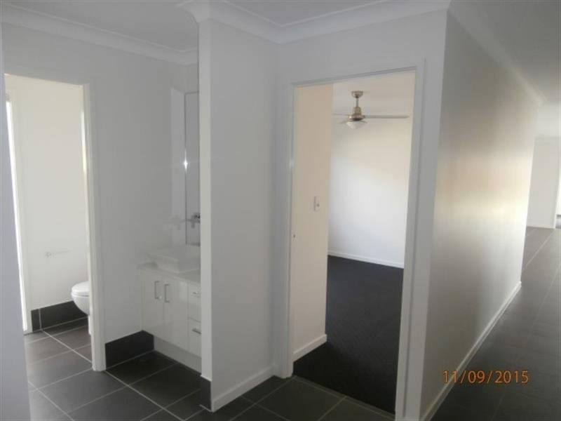8 Bulgari Crescent, Hope Island QLD 4212