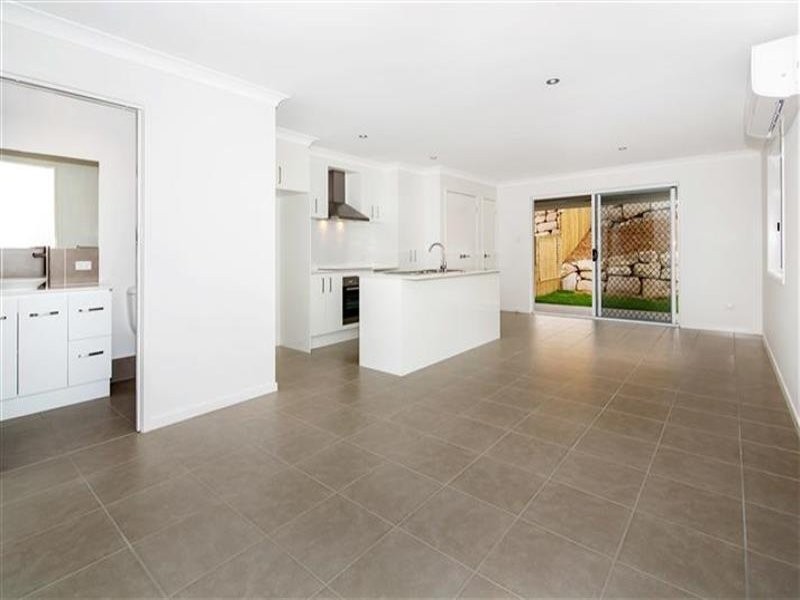 2/38 Kenneth Drive, Augustine Heights QLD 4300