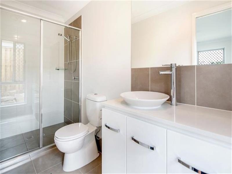 2/38 Kenneth Drive, Augustine Heights QLD 4300