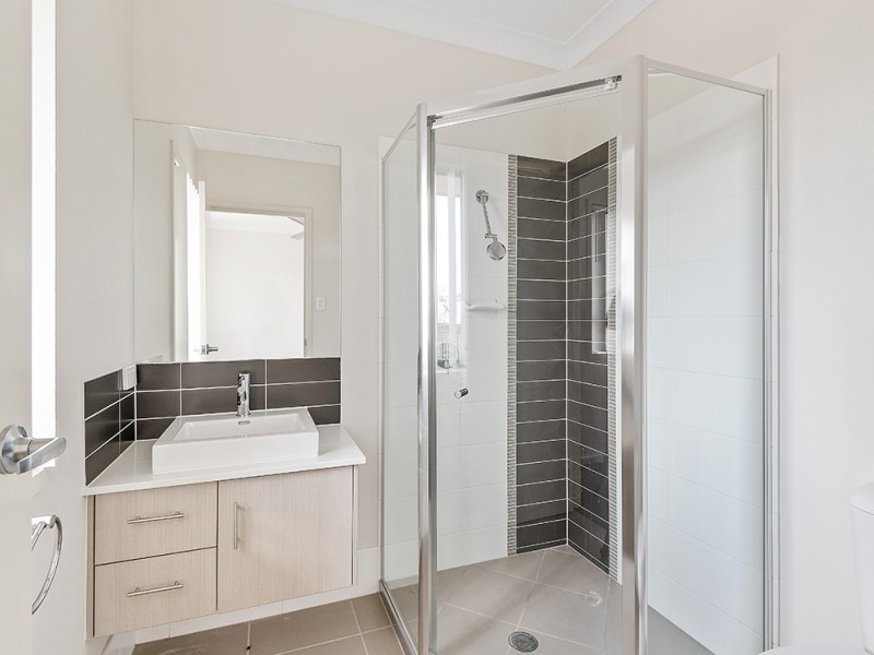 2 Hillsborough Place, Pimpama QLD 4209