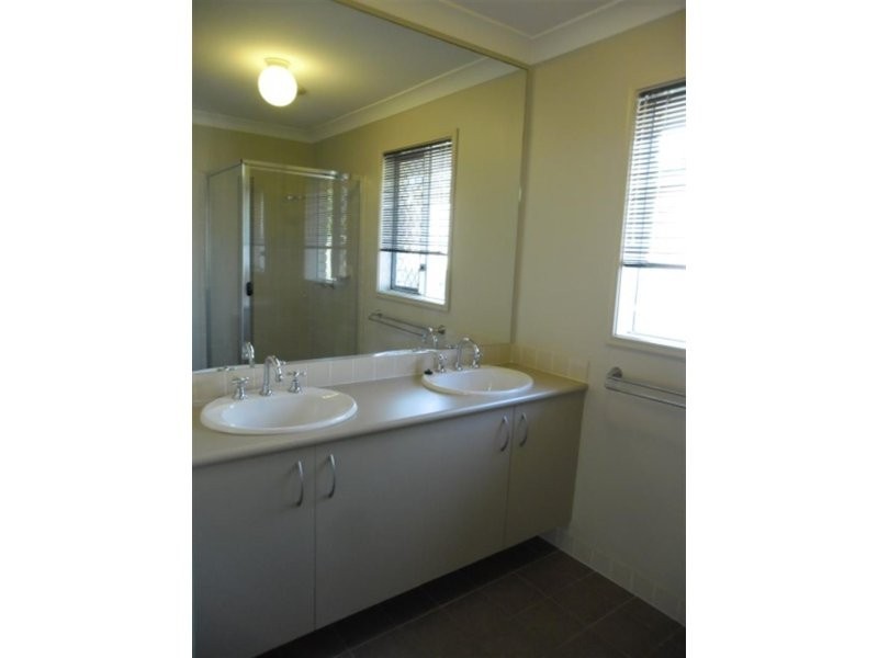 1 Plum Court, Redland Bay QLD 4165