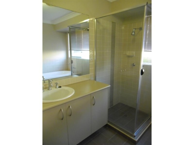 1 Plum Court, Redland Bay QLD 4165