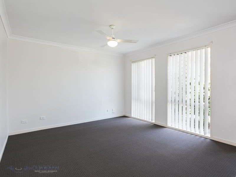 12 Hill End Avenue, Hillcrest QLD 4118