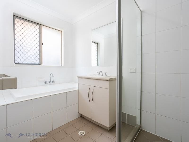 12 Hill End Avenue, Hillcrest QLD 4118