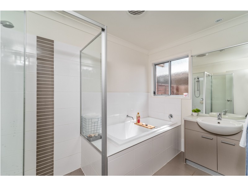 121 Brookside  Circuit, Ormeau QLD 4208