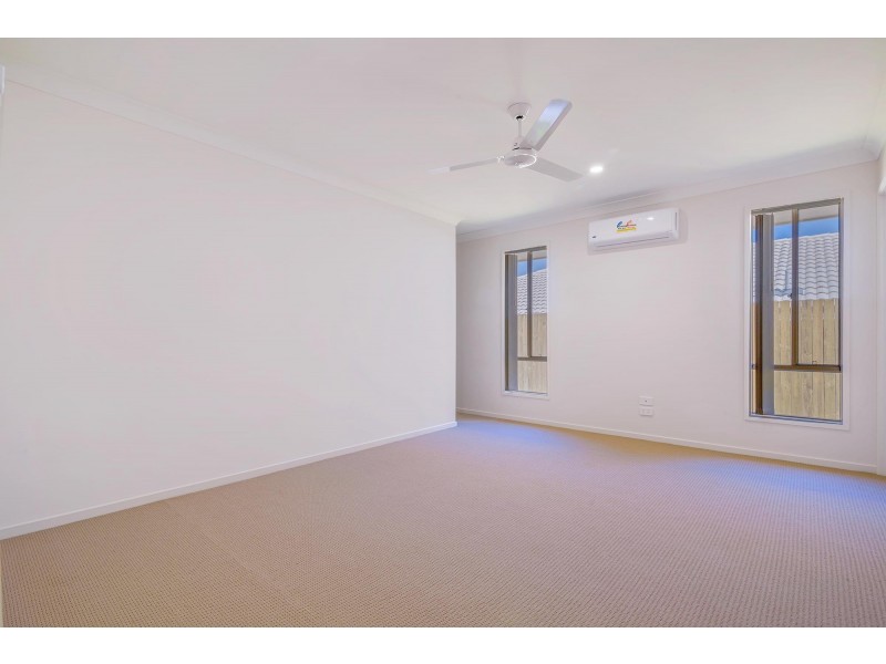 7 April Crescent, Bridgeman Downs QLD 4035