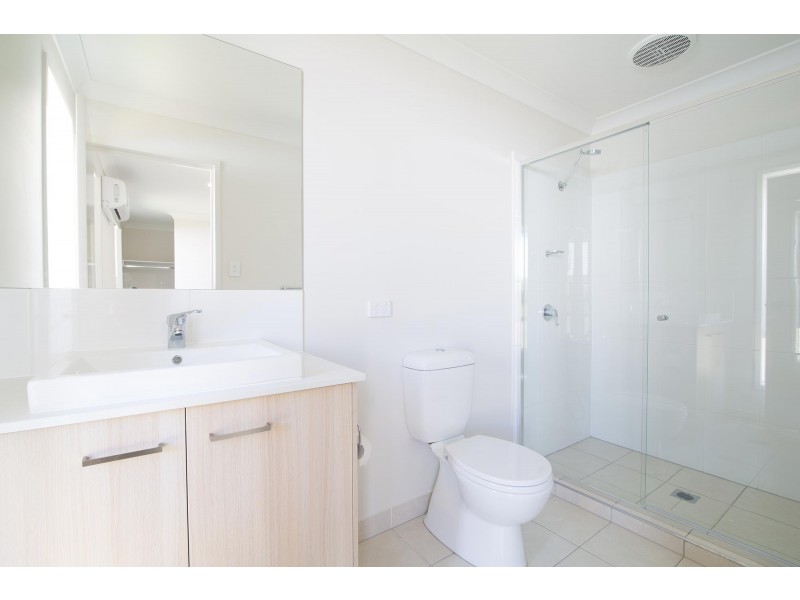 7 April Crescent, Bridgeman Downs QLD 4035