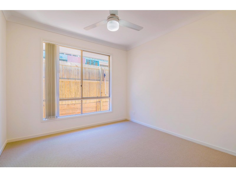 7 April Crescent, Bridgeman Downs QLD 4035