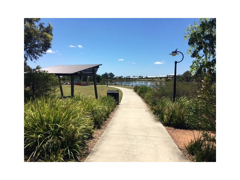 16 Moor Circuit, Warner QLD 4500