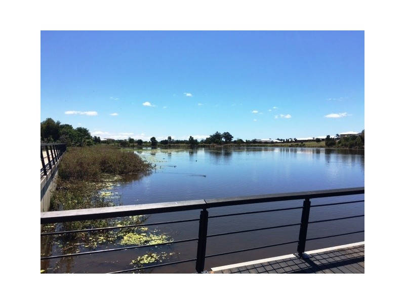 16 Moor Circuit, Warner QLD 4500
