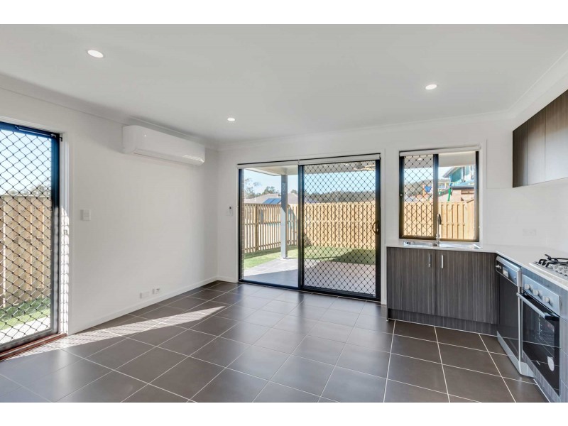 1/4 Zechariah Way, Augustine Heights QLD 4300