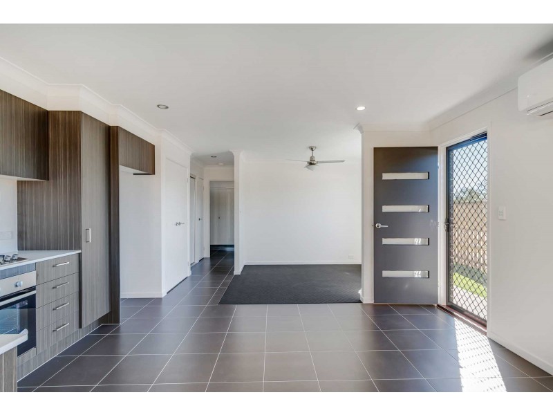 1/4 Zechariah Way, Augustine Heights QLD 4300