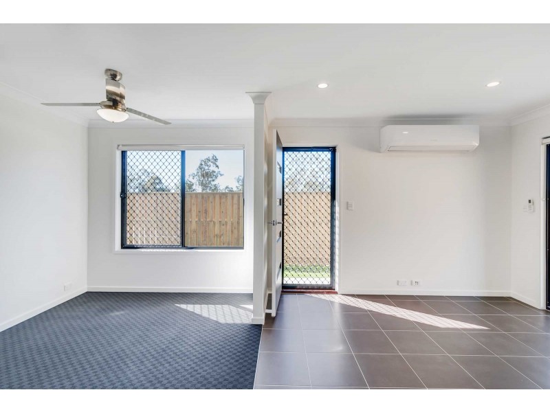 1/4 Zechariah Way, Augustine Heights QLD 4300