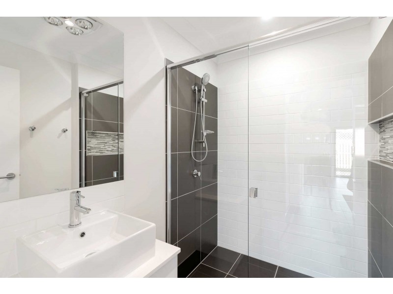 1/4 Zechariah Way, Augustine Heights QLD 4300
