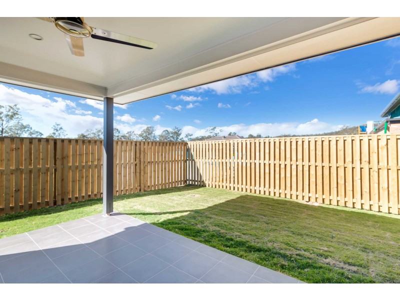 1/4 Zechariah Way, Augustine Heights QLD 4300
