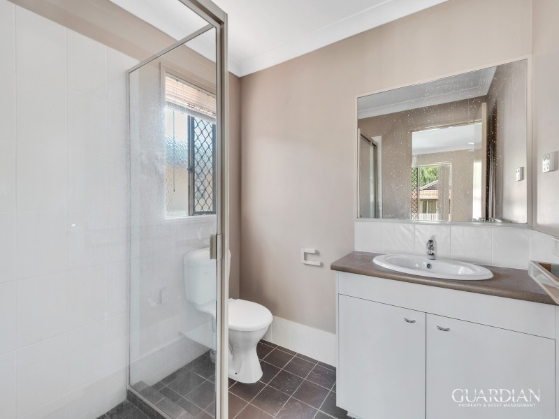 5 Araluen  Place, Carindale QLD 4152