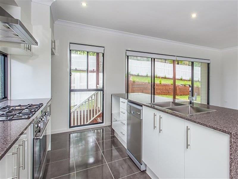 26 Dray Court, Riverhills QLD 4074