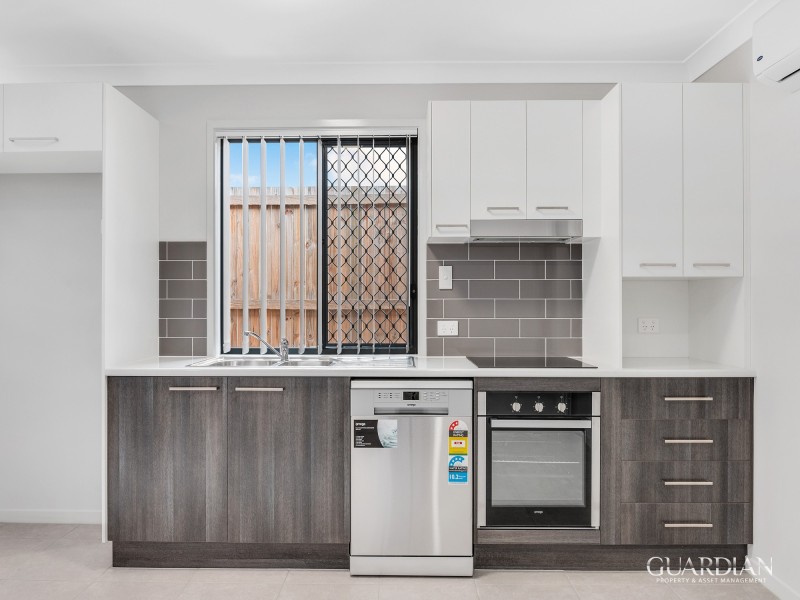 2/1 Vivienne  Way, Marsden QLD 4132