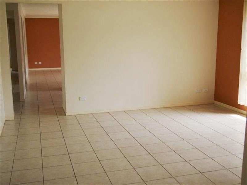 61 Watarrka Drive, Parkinson QLD 4115