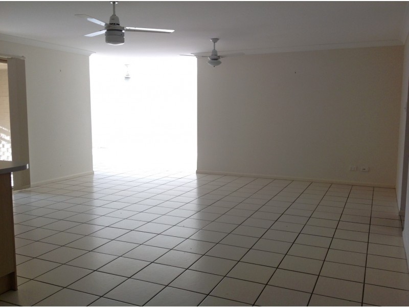 10 Inman Court, Pacific Pines QLD 4211