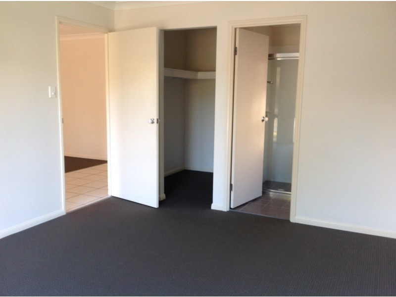 10 Inman Court, Pacific Pines QLD 4211