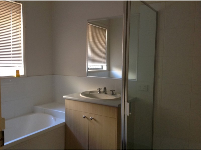 10 Inman Court, Pacific Pines QLD 4211