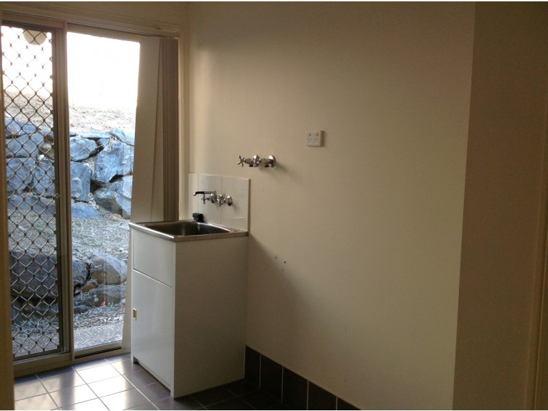 10 Inman Court, Pacific Pines QLD 4211