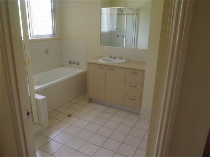18 Mitchell Place, Parkinson QLD 4115