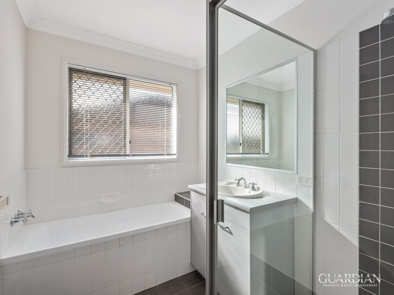 8 Lake Wivenhoe Court, Logan Reserve QLD 4133
