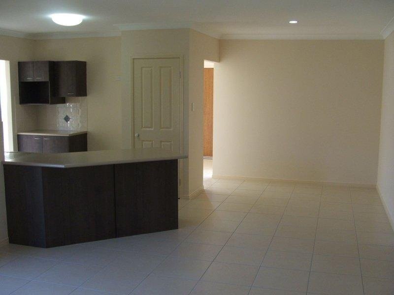 5 Brodie Court, Hillcrest QLD 4118