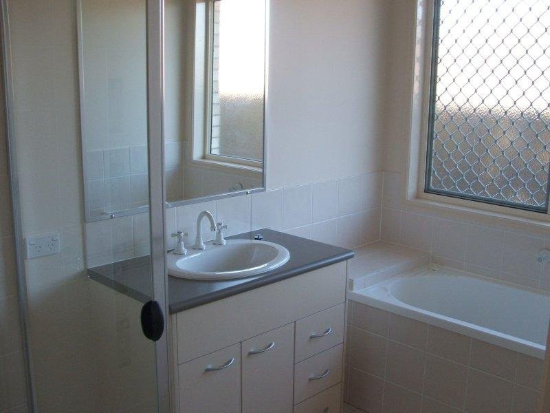 5 Brodie Court, Hillcrest QLD 4118