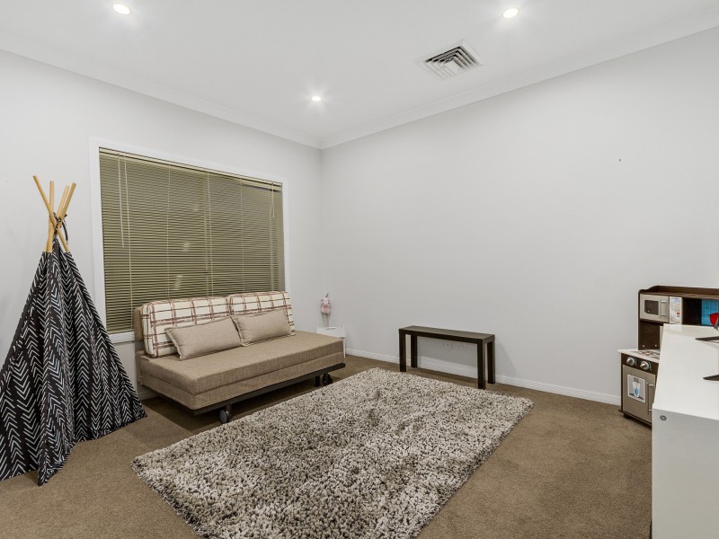 15 Southaven  Drive, Helensvale QLD 4212