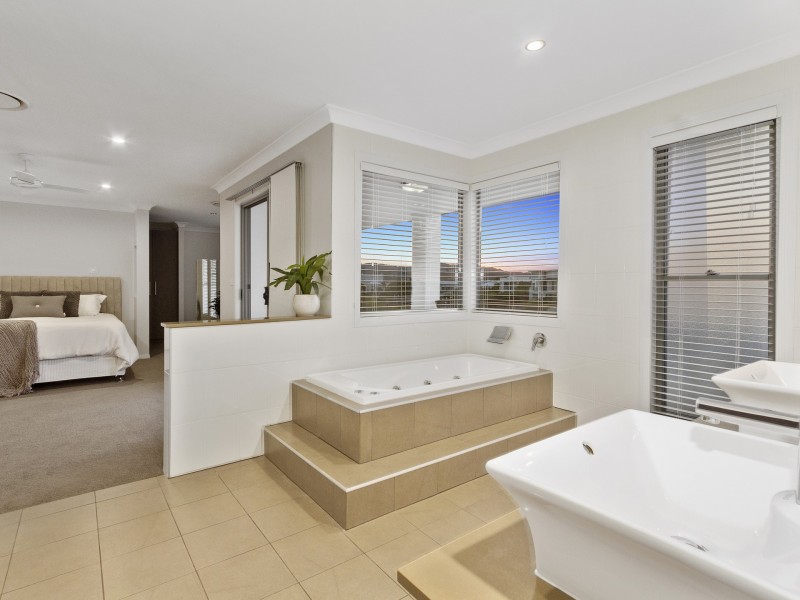 15 Southaven  Drive, Helensvale QLD 4212