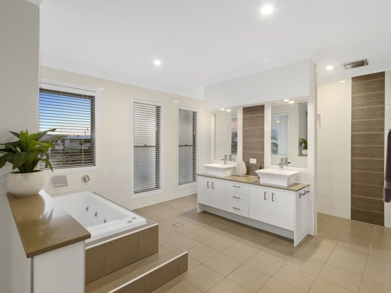 15 Southaven  Drive, Helensvale QLD 4212