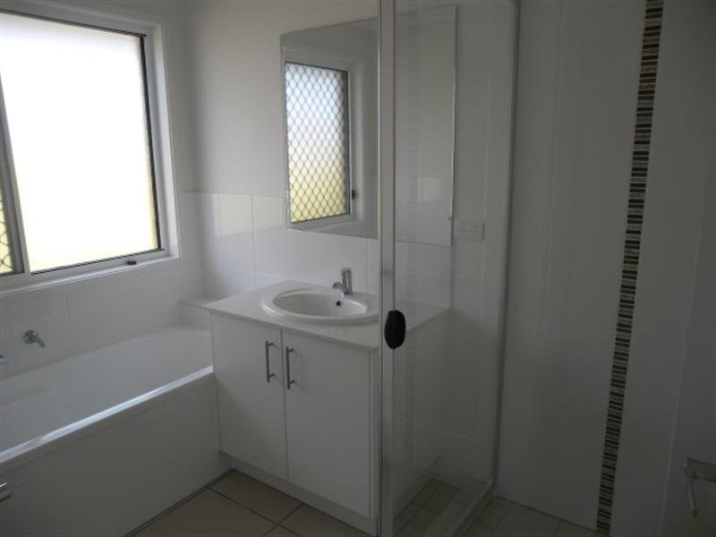 8 Willow Rise Drive, Waterford QLD 4133